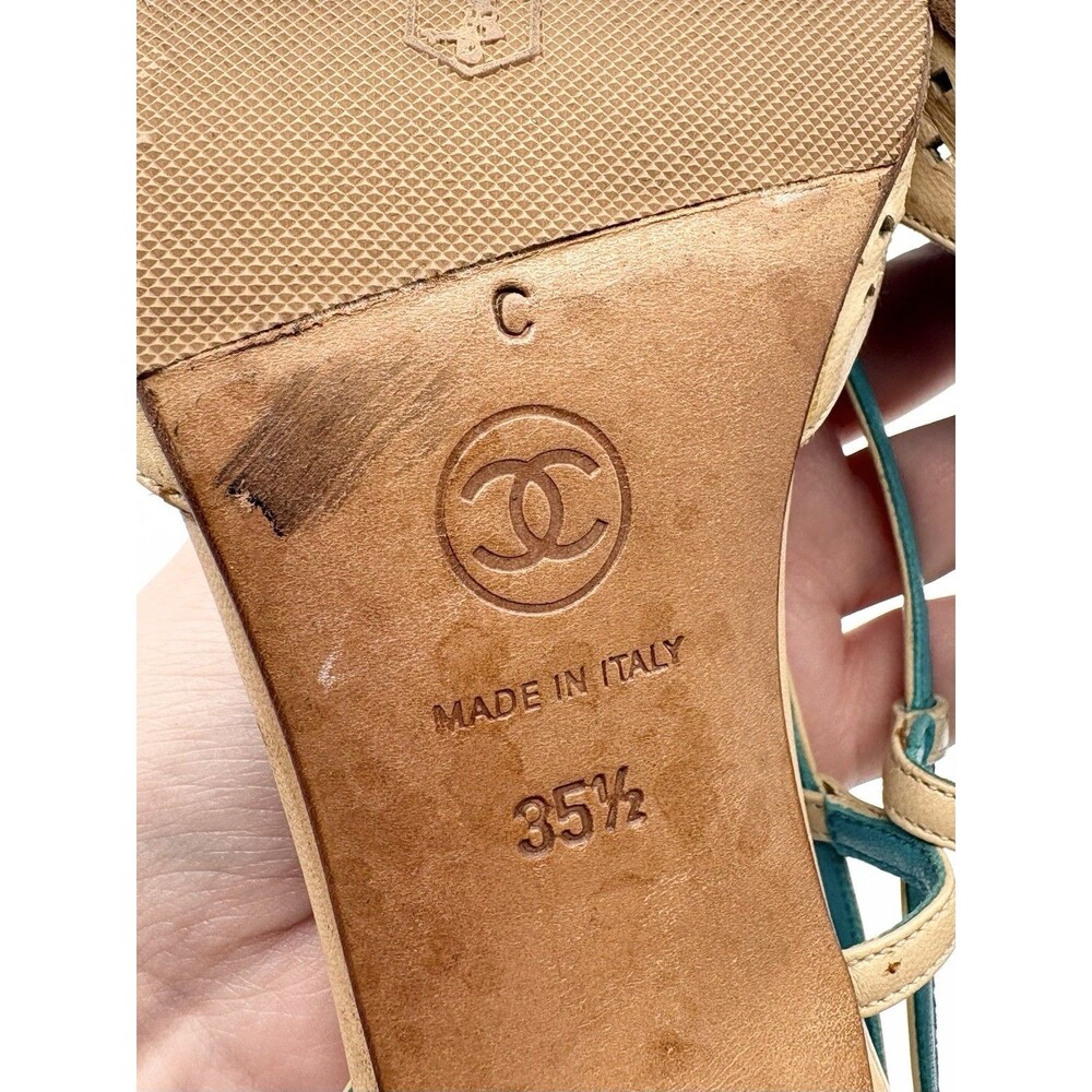 Chanel Beige Leather Perforated Slingback Heels w/ CC Charm Accent EU 35.5 - Picture 13 of 14